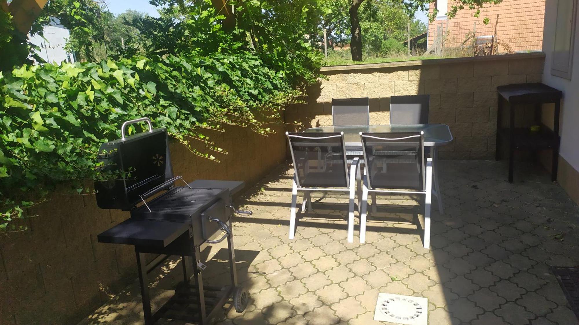 Ubytovani U Krizu Bulhary Exteriör bild